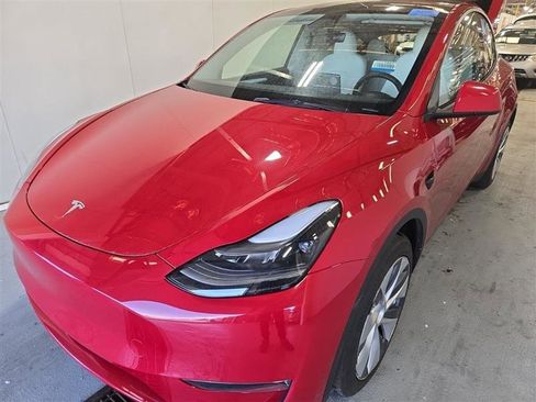 Used 2023 Tesla Model Y Long Range AWD/4WD image 3