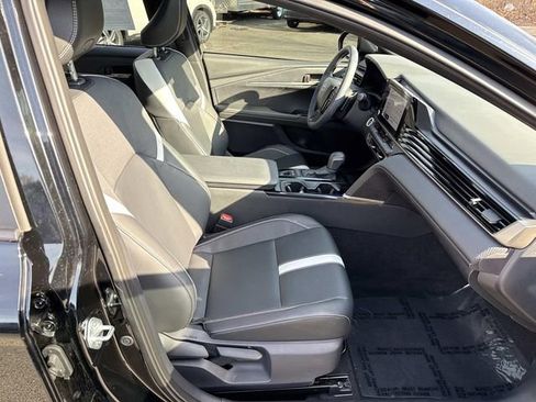 Used 2025 Toyota Camry SE w/ Convenience Package image 9