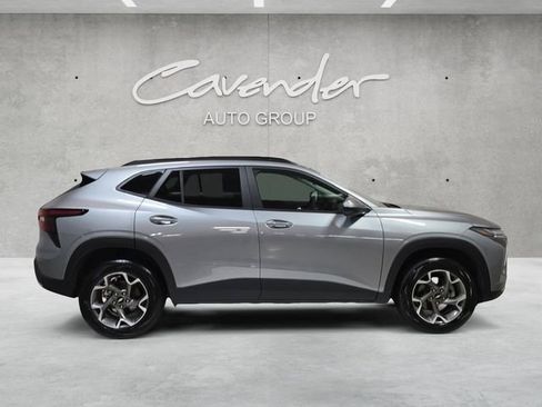 Used 2025 Chevrolet Trax LT w/ Driver Confidence Package image 17