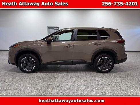 Used 2024 Nissan Rogue SV image 1