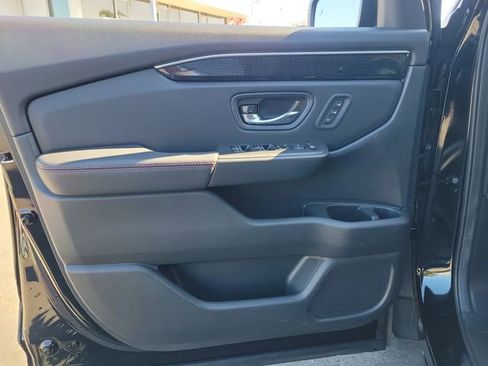 Certified 2025 Honda Pilot Black Edition image 21