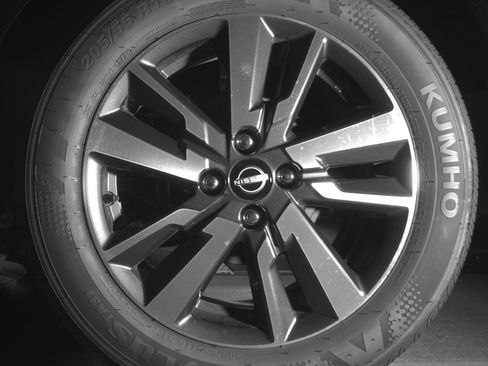 Used 2025 Nissan Versa SV FWD image 11