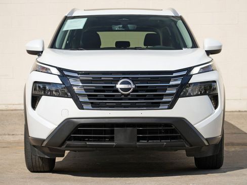 Used 2024 Nissan Rogue SV w/ SV Premium Package FWD image 6