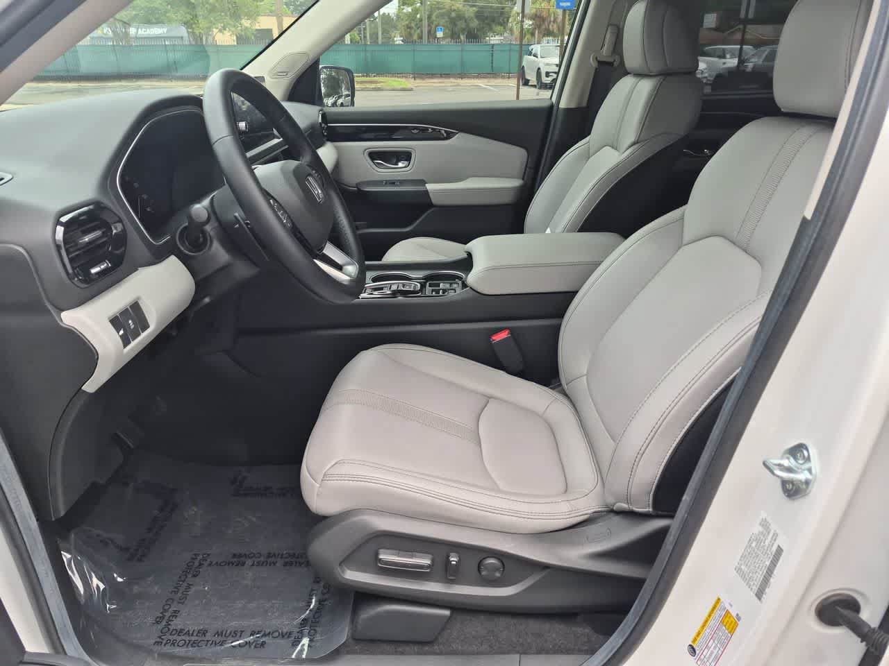 Used 2025 Honda Pilot Touring image 17