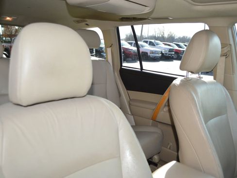 Used 2010 Toyota Highlander Limited image 20