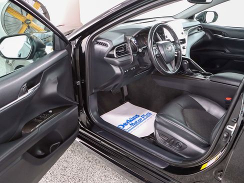 Used 2024 Toyota Camry XSE FWD image 3