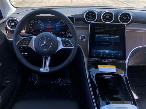 New 2025 Mercedes-Benz GLC 350e 4MATIC image 16