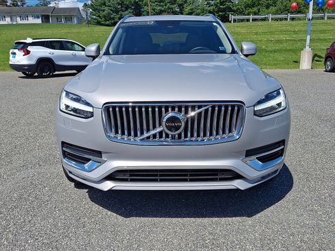 Used 2024 Volvo XC90 B5 Plus AWD/4WD image 2