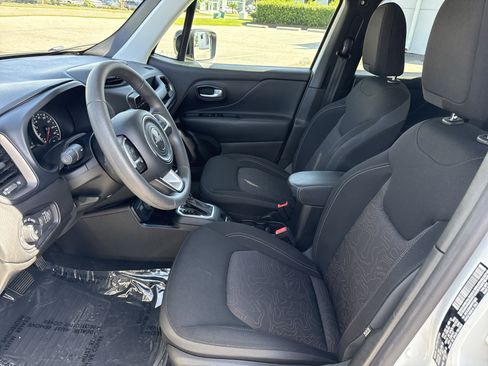 Used 2023 Jeep Renegade Latitude AWD/4WD image 15