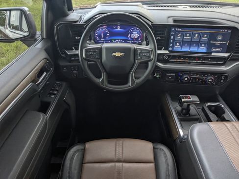 Used 2025 Chevrolet Silverado 1500 High Country w/ High Country Premium Package AWD/4WD image 21