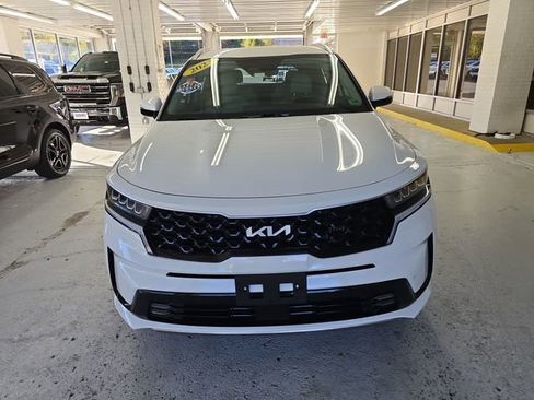 Certified 2023 Kia Sorento EX image 8