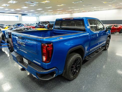 Used 2022 GMC Sierra 1500 Elevation w/ LPO, Elevation Black Package image 7