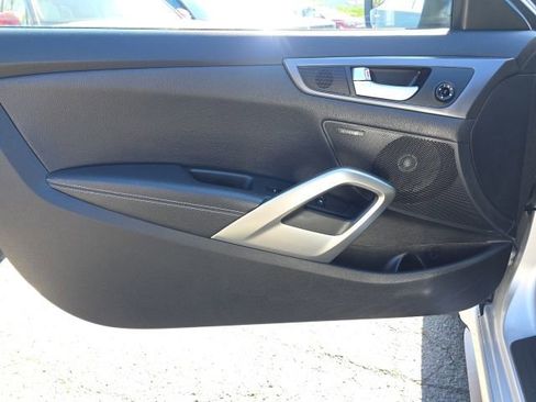 Used 2016 Hyundai Veloster Turbo image 8