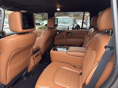 Used 2023 INFINITI QX80 Sensory w/ All-Season Package image 10