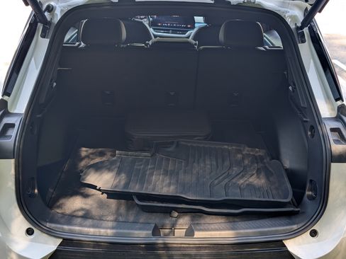 Used 2024 Chevrolet Equinox EV LT w/ LPO, Blackout Package image 18