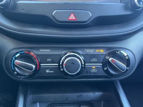 Used 2025 Kia Soul LX w/ LX Technology Package image 20