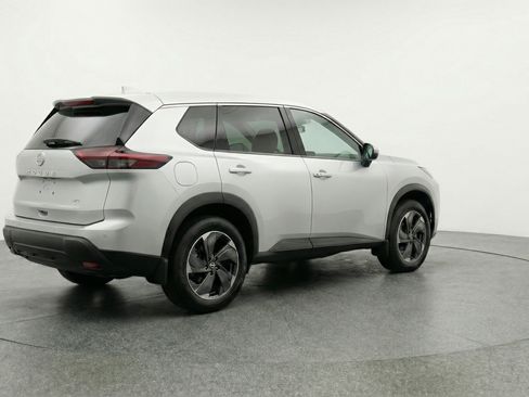 Used 2025 Nissan Rogue SV image 9