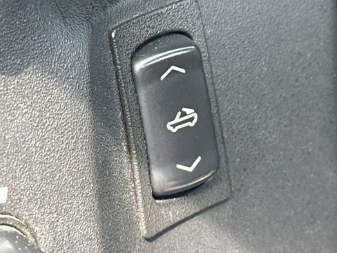 Used 2005 Chevrolet Corvette Convertible w/ Preferred Equipment Group RWD image 37