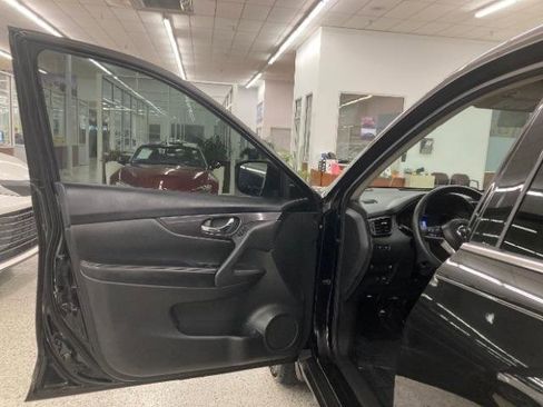 Used 2018 Nissan Rogue S FWD image 34
