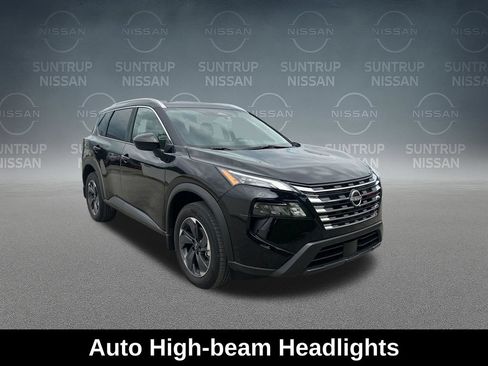 Used 2025 Nissan Rogue SV w/ SV Premium Package FWD image 17