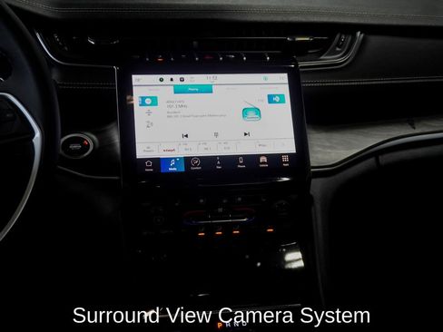 Used 2024 Jeep Grand Cherokee Limited w/ Luxury Tech Group II image 13