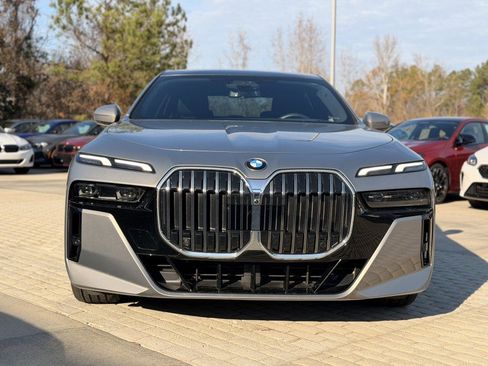 Certified 2023 BMW 760i xDrive image 9