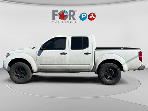 Used 2019 Nissan Frontier SV RWD image 2