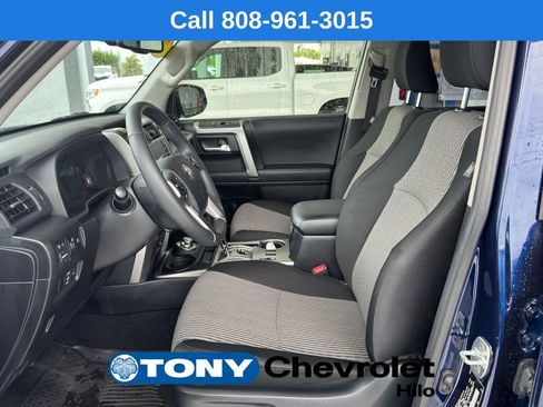 Used 2023 Toyota 4Runner SR5 AWD/4WD image 10