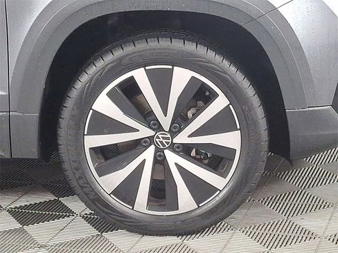 Used 2022 Volkswagen Taos SE w/ IQ.Drive SE Package image 11