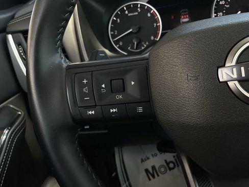 Used 2025 Nissan Rogue SV FWD image 26