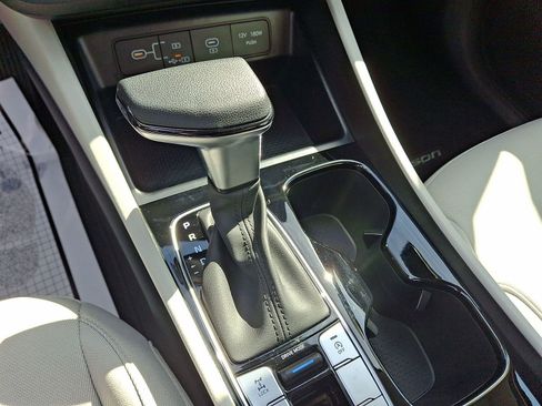 Used 2025 Hyundai Tucson SE image 18