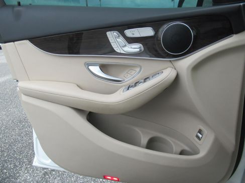 Used 2022 Mercedes-Benz GLC 300 image 20