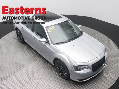 Used 2023 Chrysler 300 S RWD image 3