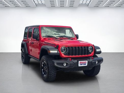 Used 2025 Jeep Wrangler Unlimited Rubicon AWD/4WD image 3