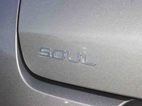 Used 2023 Kia Soul LX w/ LX Technology Package image 9