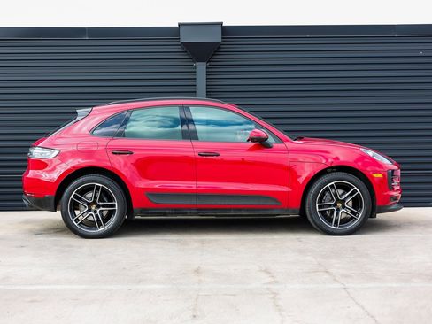 Certified 2021 Porsche Macan image 8