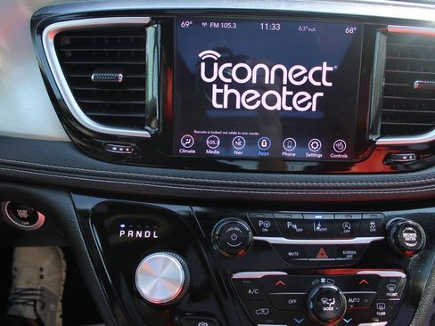 Used 2020 Chrysler Pacifica Limited w/ Quick Order Package 27H Red S FWD image 19