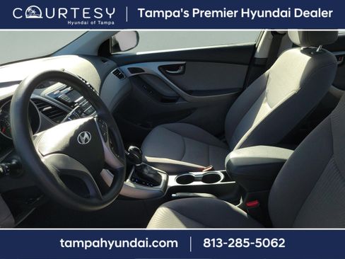 Used 2015 Hyundai Elantra SE image 11