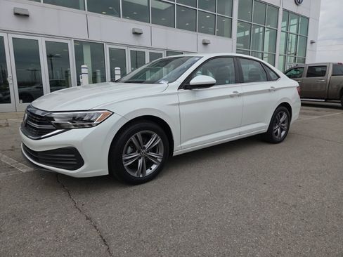 Certified 2022 Volkswagen Jetta SE image 12