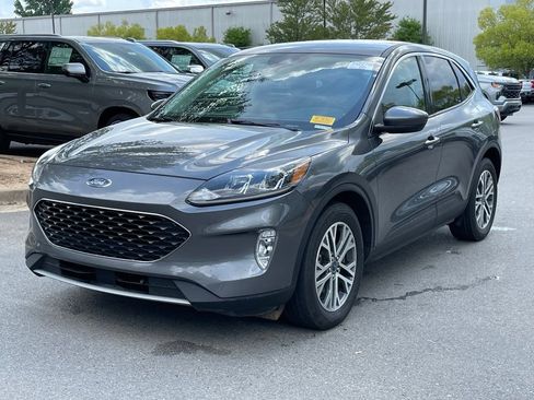 Used 2022 Ford Escape SEL w/ Technology Package FWD image 3