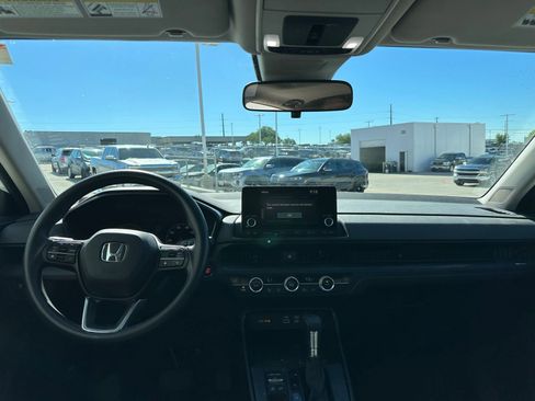 Used 2024 Honda CR-V EX image 10