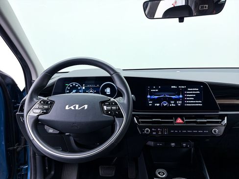 Certified 2024 Kia Niro Wind FWD image 3