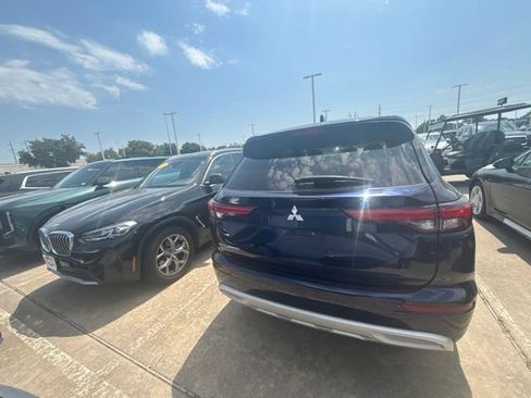 Used 2023 Mitsubishi Outlander SE FWD image 5