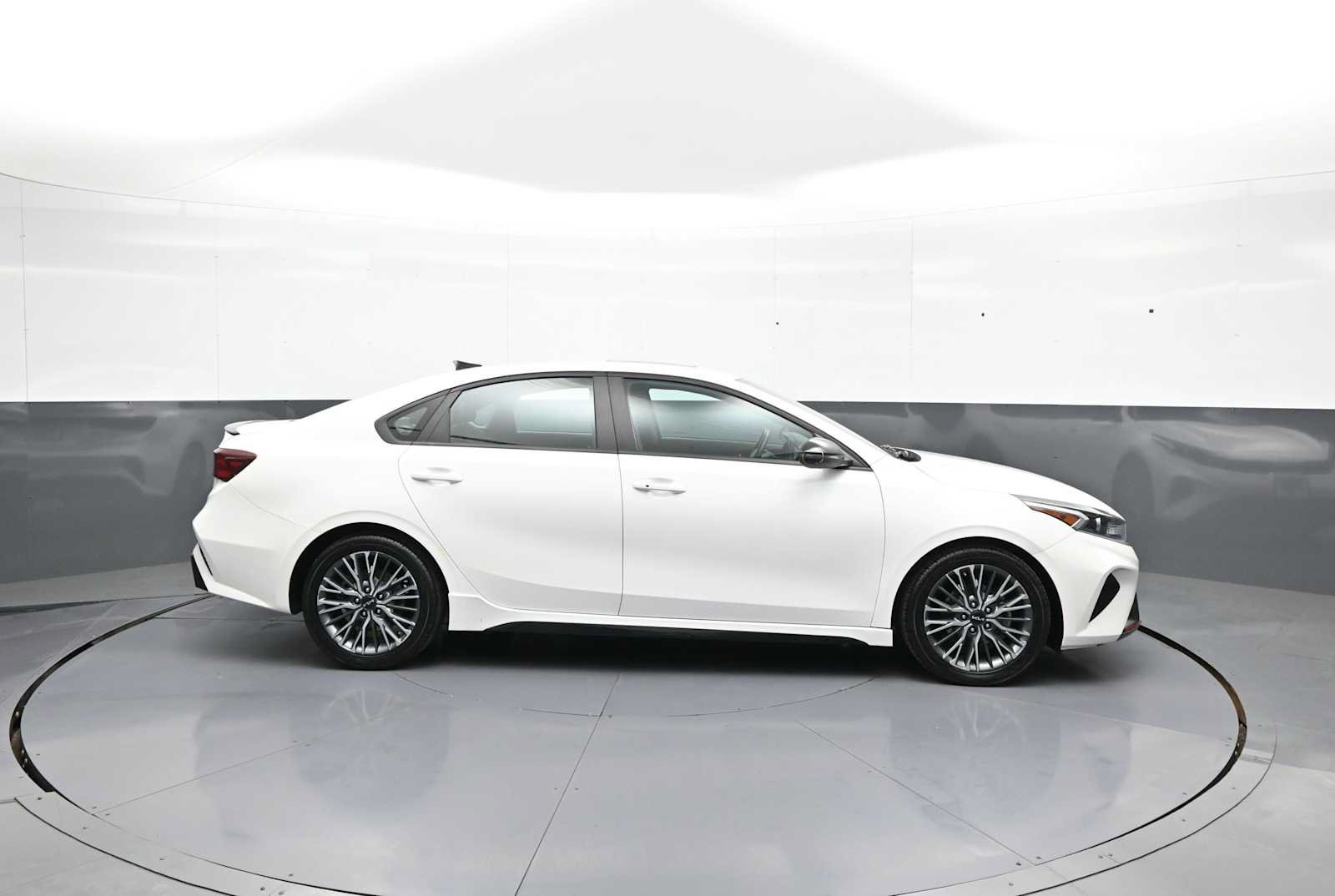 Used 2023 Kia Forte GT-Line w/ GT-Line Premium Package FWD image 5