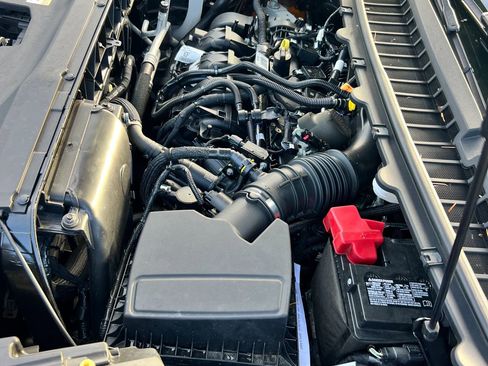 Used 2020 Ford Edge SE image 22