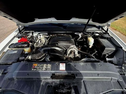 Used 2013 Chevrolet Suburban LTZ image 25