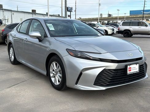 Certified 2025 Toyota Camry LE image 3