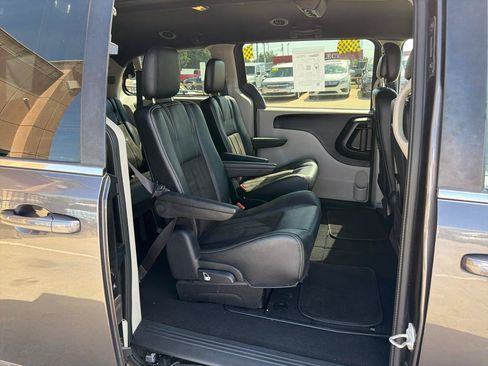 Used 2020 Dodge Grand Caravan SXT FWD image 25