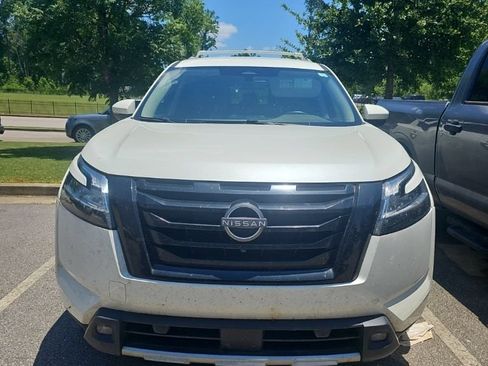 Used 2023 Nissan Pathfinder SL w/ Lighting Package (N92) FWD image 2