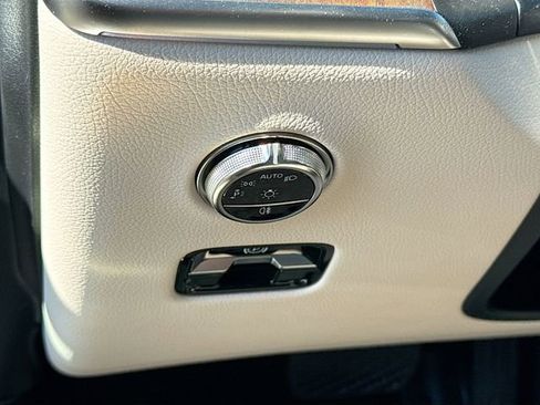 Used 2025 Mercedes-Benz GLC 300 4MATIC image 11